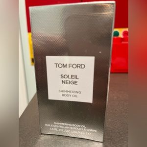 TOM FORD
Soleil Neige Shimmering Body Oil